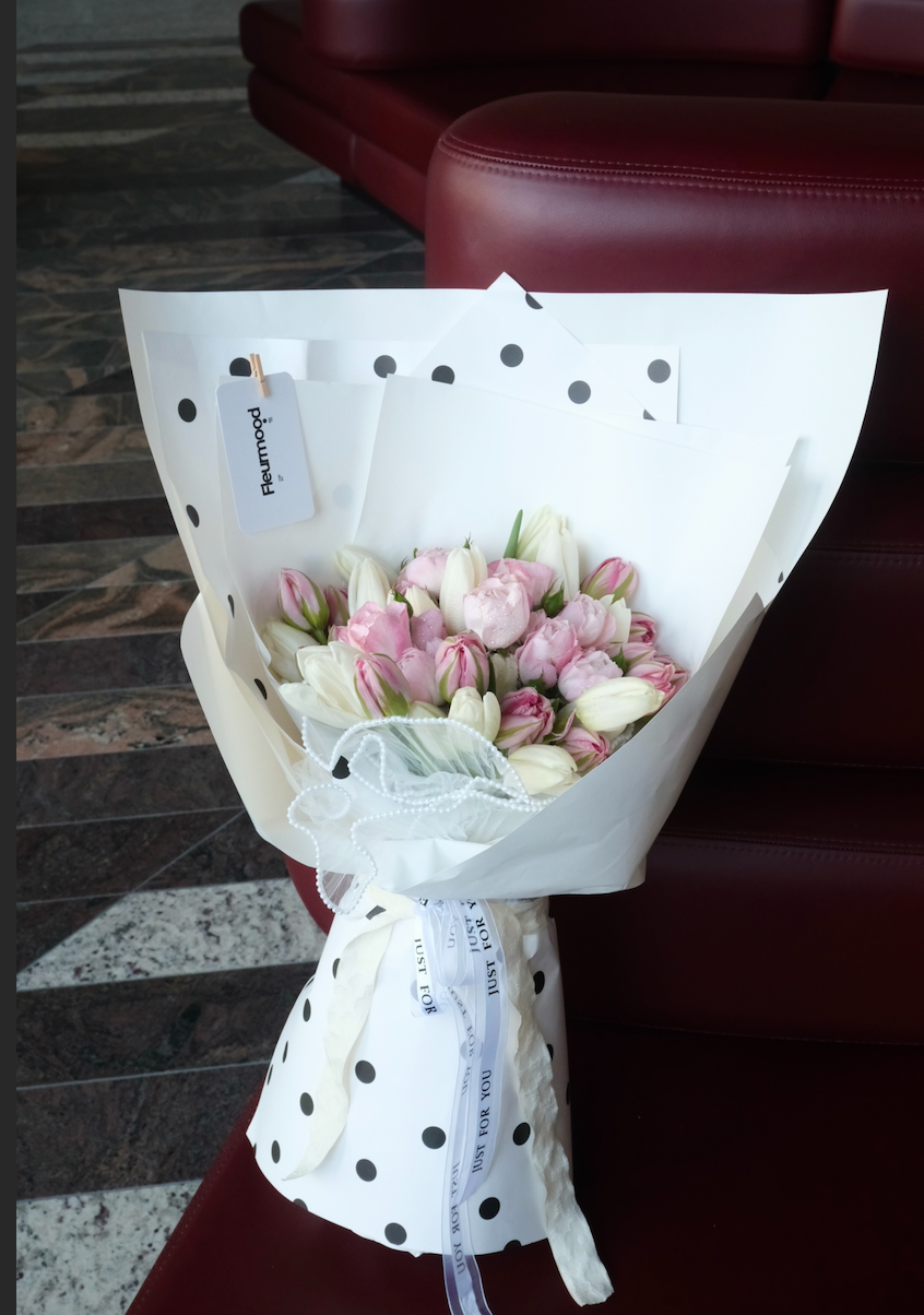 Sunday in Paris | Tulips & Roses
