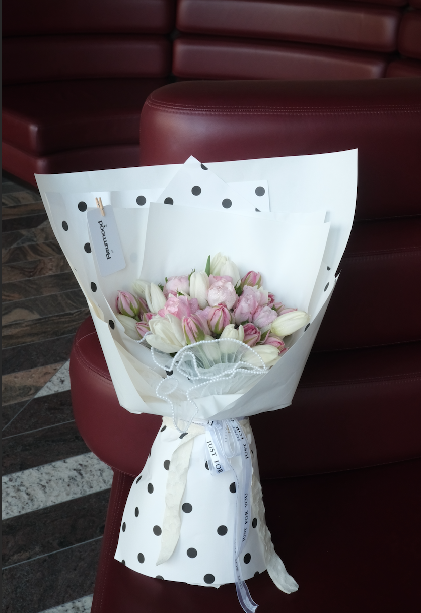 Sunday in Paris | Tulips & Roses