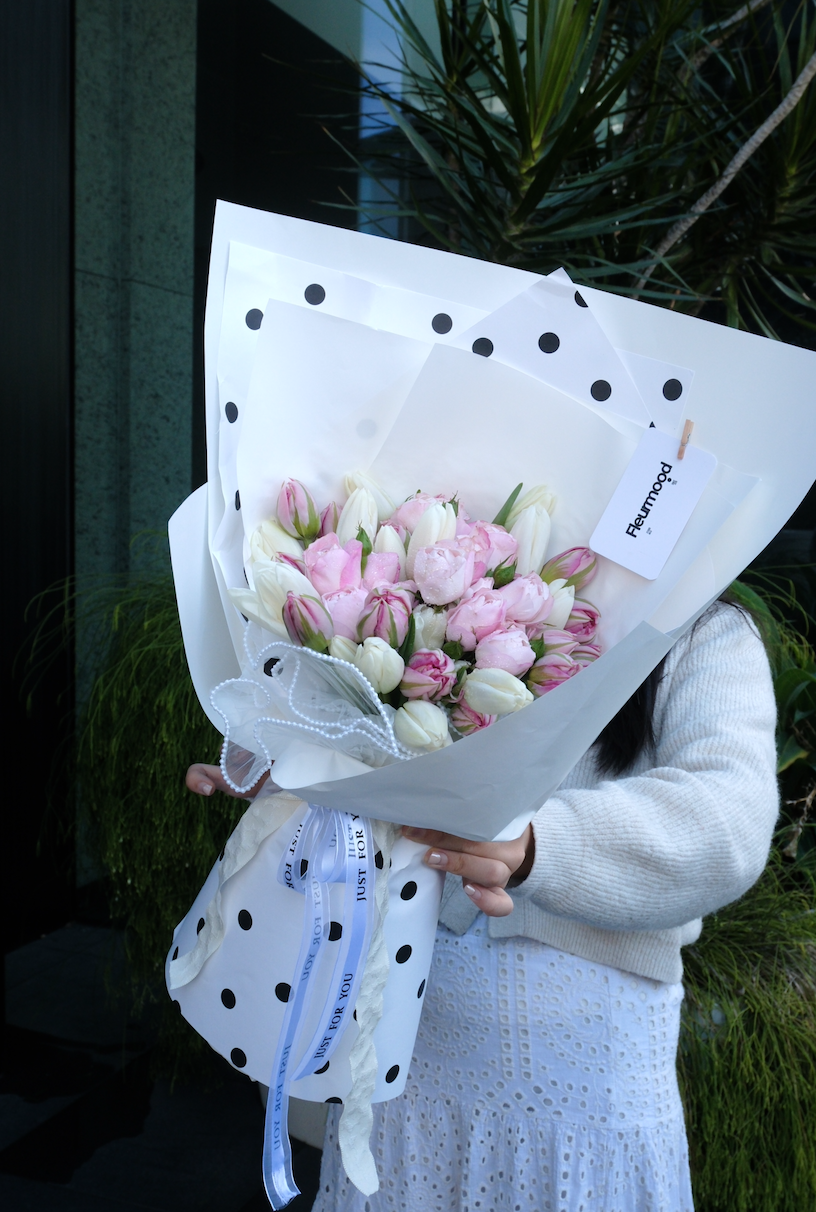 Sunday in Paris | Tulips & Roses